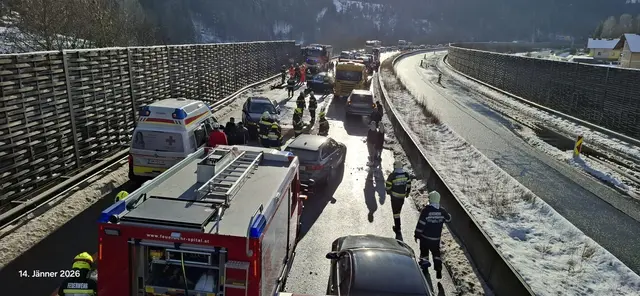 Der Verkehrsunfall passierte auf der Semmering Schnellstraße im Baustellenbereich zwischen dem Tunnel Spital und der Ausfahrt Mürzzuschlag Ost.  | Foto: FF Steinhaus