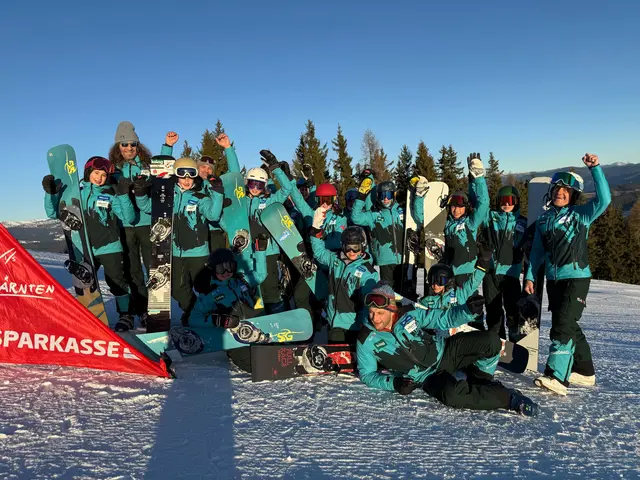 Die Mitglieder des Kärntner Kaders präsentierten am Stützpunkt Simonhöhe ihre neuen Snowboardoutfits. | Foto: SV St. Urban/Simonhöhe