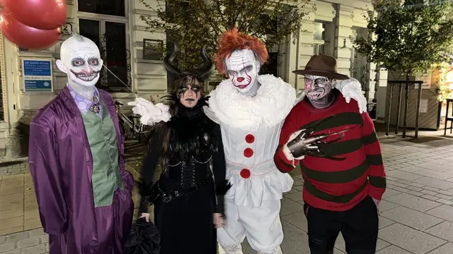 Eine verkleidete Gruppe. | Foto: Bettina Korotvicka