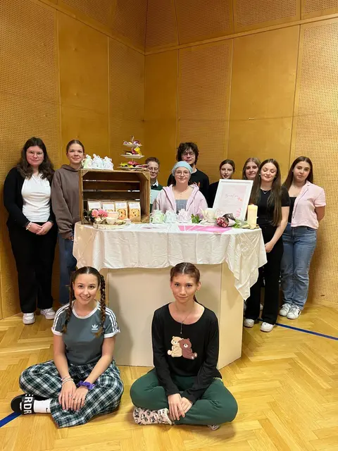 Jedes Jahr gründen die Schüler der Fachschule Mauerkirchen Genussmanufakturen und werden damit zu Unternehmern.  | Foto: Lwbsf Mauerkirchen