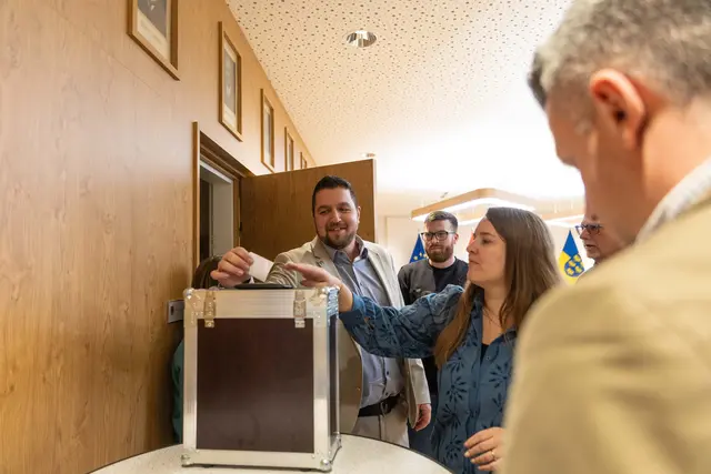 Der Gang zur Wahlurne: Die Gemeinderäte stimmten ab. | Foto: Marktgemeinde Lanzenkirchen