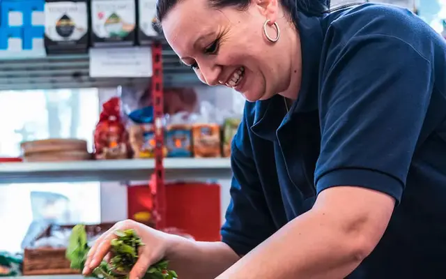 Die gespendeten Lebensmittel kommen den beiden Sozialmärkten in der Donaustadt und Floridsdorf zugute. | Foto: Samariterbund