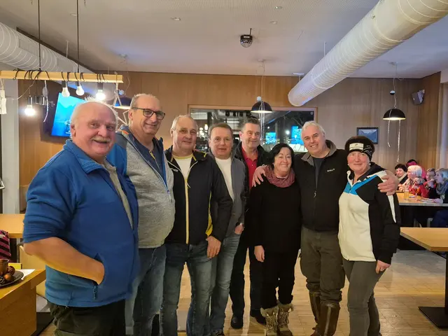 Die Siegermoarschaft „Höllwirt“ um Moar Andreas Höll mit Bürgermeister Egon Höll und den Turnierverantwortlichen. | Foto: Ursula Höll