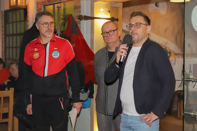 ESV Obmann Helmut Schwab, Obmann-Stellvertreter Heribert Maitz und Bürgermeister Thomas Derler gratulierten den Gewinnern | Foto: Iris Bloder