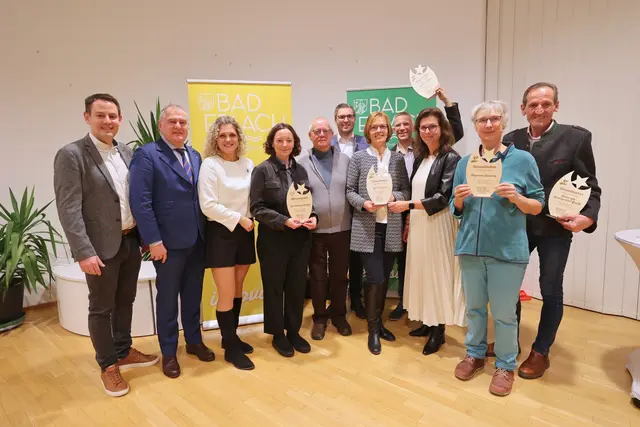 Die ausgezeichneten Unternehmer mit dem Umweltoskar und Herzenspreis. | Foto: Michelle Reiss, MA