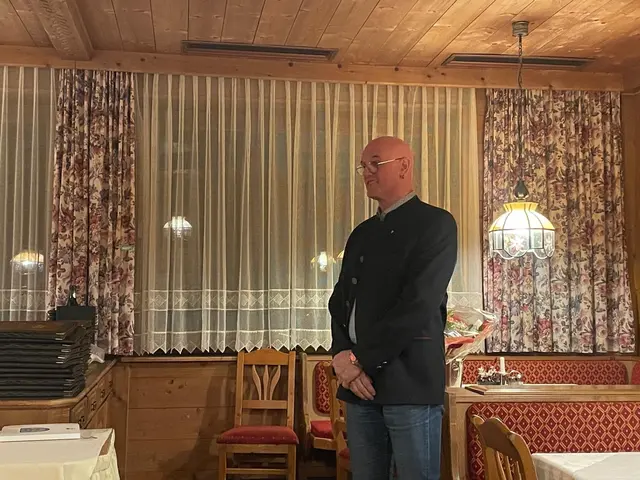 Roland Wechner hielt die Laudatio auf Franz Hiesel.  | Foto: Helmut Mall