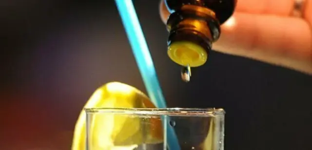 Unter K.O.-Tropfen werden flüssige Drogen verstanden, die in geringer Dosis stimulierend und enthemmend, in höherer Dosierung betäubend und einschläfernd wirken. Diese werden meist Mädchen und Frauen - aber auch bei Burschen und Männern - in Diskotheken, Bars oder auf Festen unbemerkt ins Getränk gemischt. | Foto: Jennifer Vass