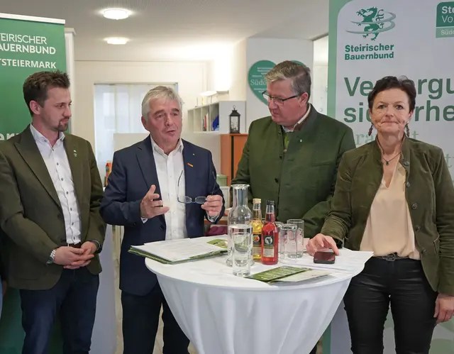 Bauernbunddirektor Bernd Brodtrager, Bezirksobmann Franz Uller, Präsident Andreas Steinegger und Vizepräsidentin Maria Pein bei der Kandidatenpräsentation | Foto: Roman Schmidt