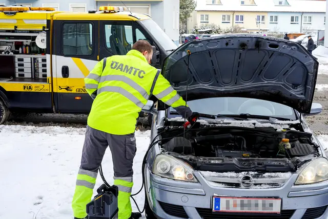 Schwache, leere oder defekte Batterien sind die häufigste Pannenursache. | Foto: ÖAMTC