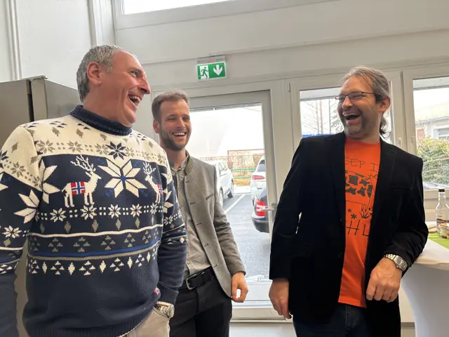 Gute Laune bei Helmut Schuller (Putenmast und Ackerbau), David Kirchsteiger (Aquaponik) und Michael Krogger (Milchwirtschaft). | Foto: Margot Jeitler