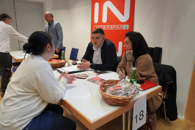 Das Lehrlingscasting bot den Jugendlichen nicht nur die Möglichkeit, sich bei den Betrieben zu bewerben, sie konnten auch wertvolle Erfahrungen für künftige Bewerbungsprozesse sammeln. | Foto: Jennifer Flechl / MeinBezirk