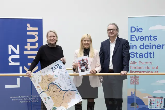 Kulturstadträtin Doris Lang-Mayerhofer (ÖVP) mit Linz Kultur-Abteilungsleiterin Gerda Forstner (l.) und Kulturdirektor Julius Stieber bei der Präsentation des Jahresprogramms 2026. | Foto: Stadt Linz
