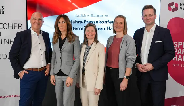 v.l.: Harald Gutschi (OTTO), Andreas Hitou (DM), Andrea Heumann (Thalia), Irina Andorfer (SPORT 2000) und Rainer Will (Handelsverband) | Foto: MeinBezirk/Andreas Pölzl