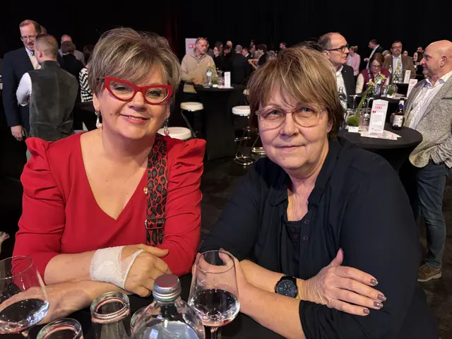 Hörten interessiert zu: Marie Therese Stark und Ursula Pauer-Rüel. | Foto: Zezula