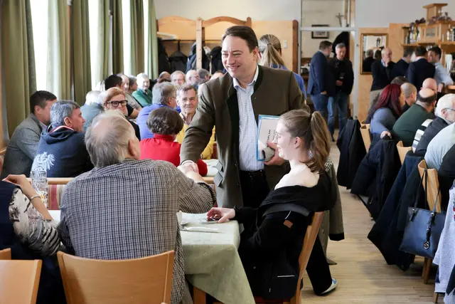Landesparteiobmann LH-Stv. Manfred Haimbuchner begrüßte die zahlren Gäste beim Frühschoppen.  | Foto: FPÖ GR/EF