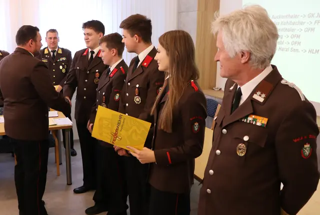 Gratulation von HBI Michael Thomann zur Beförderung | Foto: Gerhard Langmann