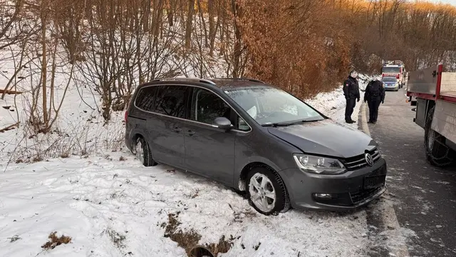 Ein lauter Knall, ein beschädigtes Fahrzeug und rasches Eingreifen der Einsatzkräfte. | Foto: Feuerwehr