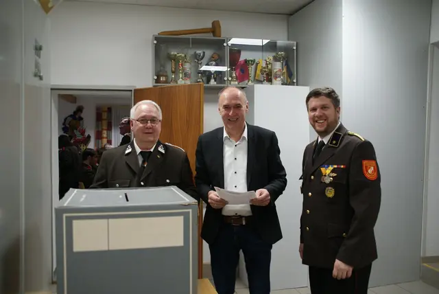 Wahlkommission: EHVM Robert Maneth, Vizebürgermeister Reinhard Polsterer, V Markus Schwanzer-Eckenfellner | Foto: FF Feuersbrunn/Wolfgang Urban