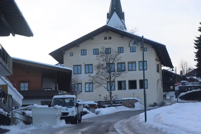 Das alte Schul- und Kindergartenhaus in Thiersee werden zu Wohnungen umgebaut. | Foto: Christiane Nimpf