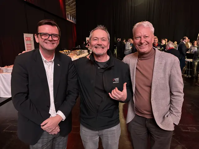 Gute Laune in der Arena Nova: Thomas Iwanschitz, "Punti" Puntigam und Gerhard Goldsteiner. | Foto: Zezula