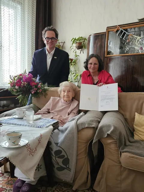 Reiter und Uhl statteten der Neubauerin einen Besuch ab. | Foto: BV 7