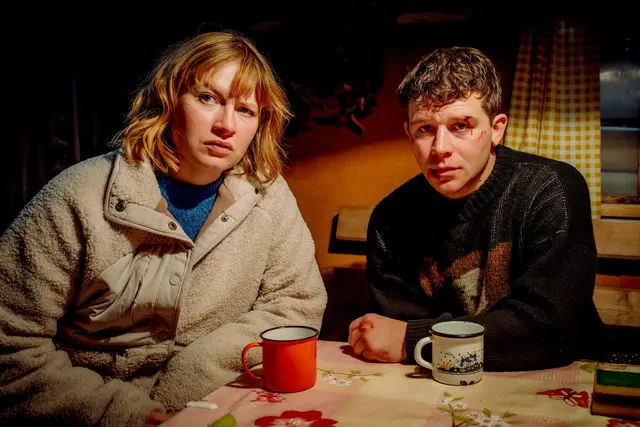 Marlene Hauser (Melanie Grandits) und Simon Morzé (Martin Steiner) stehen beim ersten Osttiroler Landkrimi "Schnee von gestern" gemeinsam vor der Kamera. | Foto: ORF/ZDF/DOR Film/Stefanie Leo