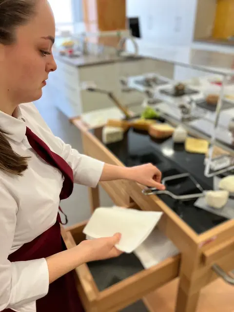 An der Fachschule Mauerkirchen ist eine Ausbildung zum Käsekenner möglich. | Foto: LWBFS Mauerkirchen