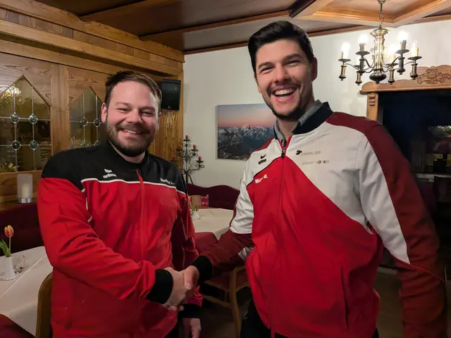 Geplante Obmann-Übergabe von Michael Larcher (li) an Michael Müller (re) bei der Jahreshauptversammlung des TTV Raiba Neustift