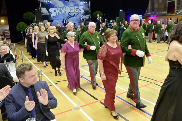 Der feierliche Einzug der Bürgergarde eröffnete die Ballnacht. | Foto: Manfred Fesl
