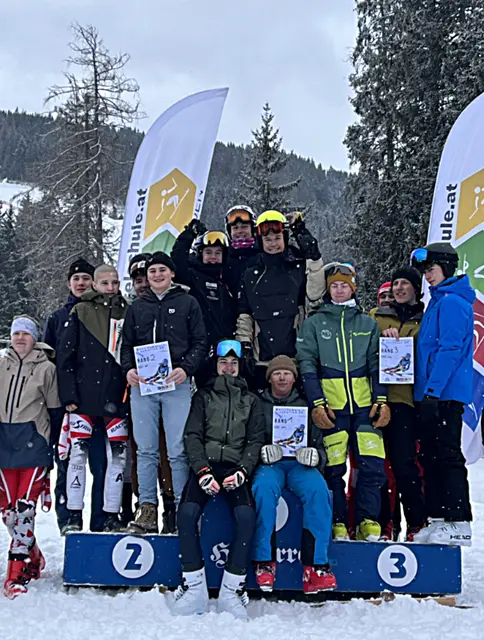 Alle vier Siegermannschaften | Foto: Marlies Stöphasius