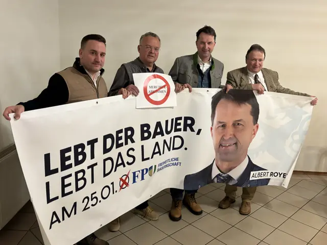 FPÖ-Bauern mit FPÖ-Bezirksparteiobmann Michael Wagner, Landes-Spitzenkandidat Albert Royer, EU-Abgeordneter Gerald Hauser und Spitzenkandidat des Bezirkes Johann Lienhart | Foto: MeinBezirk/Gerda Sammer-Schmidt