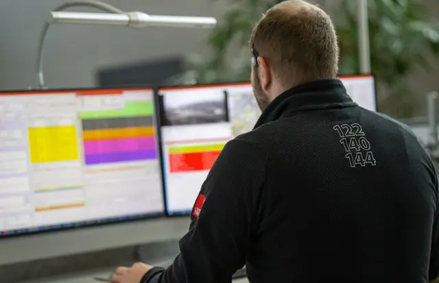 Rund um die Uhr besetzt: Die Leitstelle Tirol arbeitet 24/7 für die Sicherheit im Land. | Foto: Zeitungsfoto.at