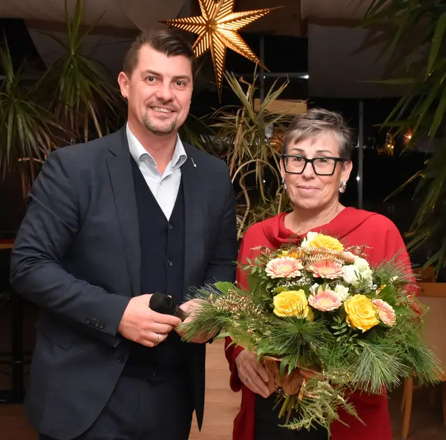 Direktor Rainer Hirschmann mit Ingrid Kainz | Foto: PBZ Waidhofen/Thaya