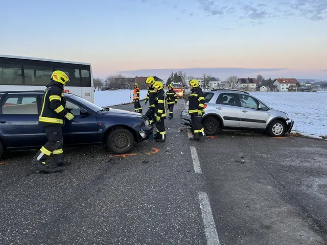 Der erste Unfall ereignete sich noch bei Tageslicht. | Foto: FF Neuhofen im Innkreis