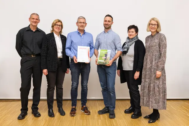 Überreichung der Auszeichnung "Gesunde Küche" an das Pflegeheim Ried es Sozialhilfeverbandes Ried. | Foto: Margot Haag