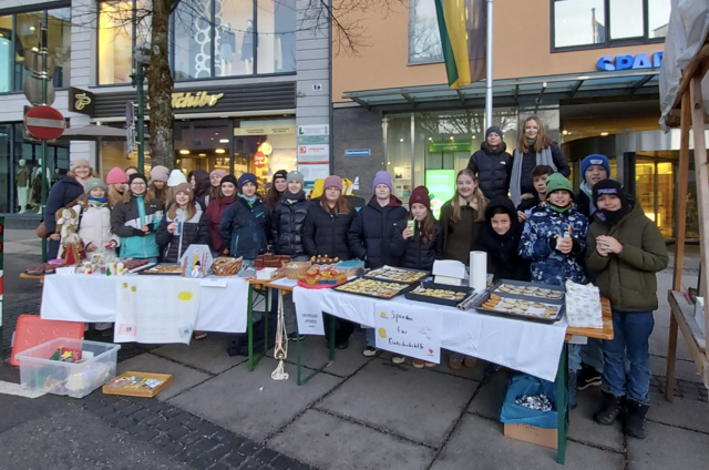 Am Ischler Wochenmarkt wurden Köstlichkeiten für den guten Zweck verkauft. | Foto: BG/BRG Bad Ischl