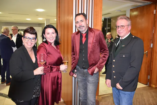 Bundesrätin Bernadette Kerschler, Gralla-Bürgermeisterin Tanja Fauland, Dietmar Pisker-Kerschler und Ehrenzeichenträger Bernhard Schwarz. | Foto: MeinBezirk/W. Fischer