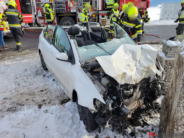 Durch den Unfall sind zwei Personen schwer verletzt worden. | Foto: Feuerwehr Althofen