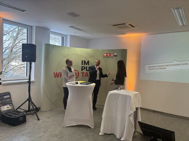 Baumeister Ernst Lutterschmied schwört auf die Ausbildung des Nachwuchses im eigenen Betrieb. | Foto: MeinBezirk