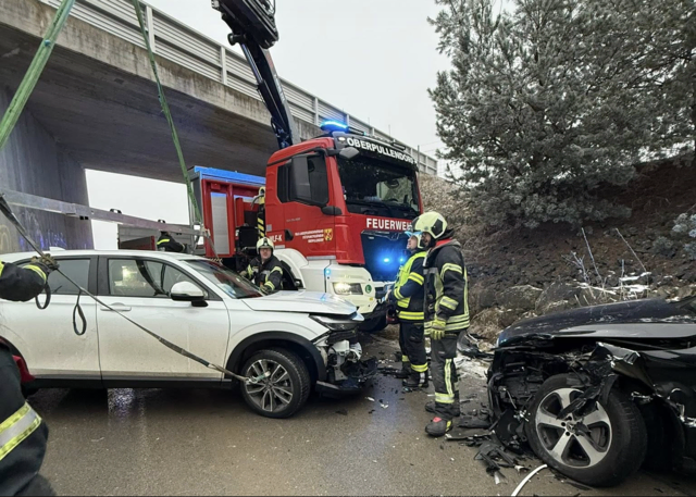 Drei Fahrzeuge kamen auf dem Güterweg in Richtung Dörfl aufgrund von Glatteis ins Schleudern.  | Foto: Feuerwehr Oberpullendorf