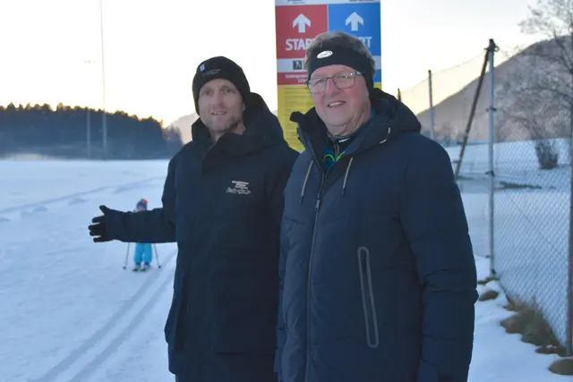 Stefan Astner, Geschäftsführer beim TVB Kitzbüheler Alpen, Region Hohe Salve, und Bürgermeister Walter Osl beim Lokalaugenschein auf der Loipe.  | Foto: Barbara Fluckinger