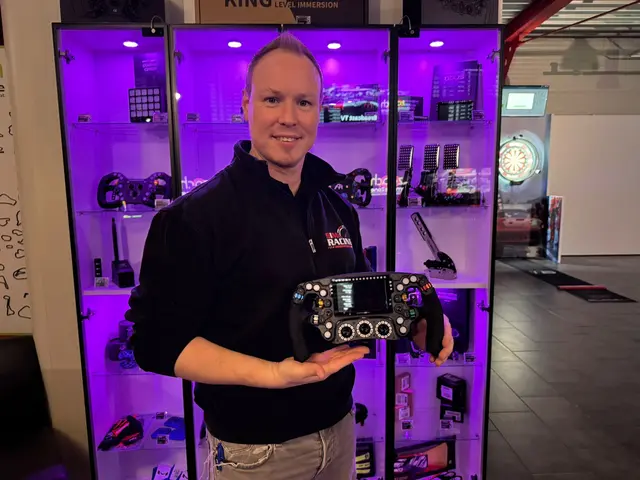 Thomas Zach hat das erste und modernste Sim-Racingcenter Österreichs in seiner Neuwagenhalle in Niklasdorf erschaffen. | Foto: Thomas Zach