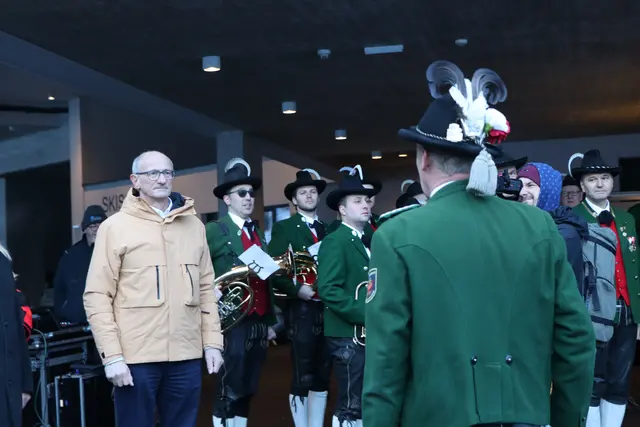 Landesüblicher Empfang bei der Talstation der Bergbahnen Kappl. | Foto: Thomas Seelos