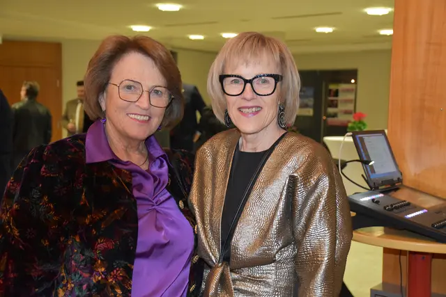 Vizebürgermeisterin Monika Karbasch mit Anna Aldrian. | Foto: MeinBezirk/W. Fischer