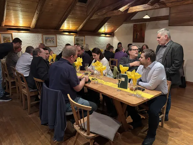 Volles Haus beim Panoramaheurigen Güntschl. | Foto: Victoria Edlinger