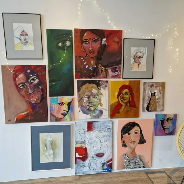 St.Johann in T. Die vielfältige Wechselausstellung des Kunstvereins Team Art04 präsentiert von Jänner bis März 2026 jeweils Freitags von 15.00 bis 18.00 Uhr neue Werke.  Eine Ausstellung zum erkunden und zur Möglichkeit von persönlichen Gesprächen mit den Künstler und Künstlerinnen. Die ehemaligen Geschäftsräume wurden dem Verein vom Unternehmen Maximilian Hüttner zur Verfügung gestellt.
 | Foto: Foto Team Art04