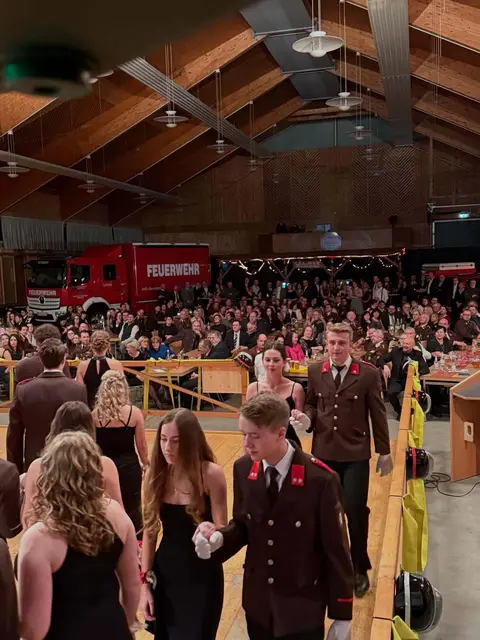 Die Greimhalle war gut gefüllt.  | Foto: FF Peterdorf