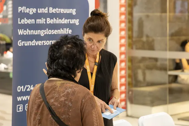 Die Mitarbeiterinnen und Mitarbeiter sind im FSW bestens vernetzt und informieren zu Schulungen, weiterführenden Beratungen oder helfen bei der Antragstellung von Förderungen. | Foto: FSW
