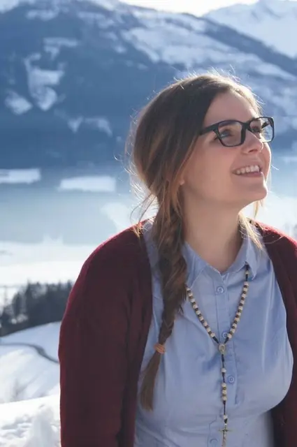 Jenny Gaßner ist Jugendseelsorgerin im Dekanat Gmunden und Landwirtin mit Leib und Seele. | Foto: Gaßner