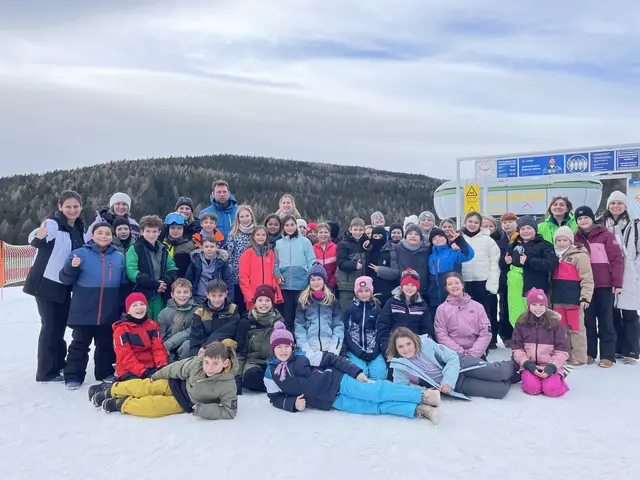 Am 12. und 15. Jänner machten sich 83 Kinder der VS Siegendorf von der zweiten bis zur vierten Schulklasse und 12 LehrerInnen unter dem Motto „Von der Klasse auf die Piste“ nach Mönichkirchen auf.  | Foto: VS Siegendorf